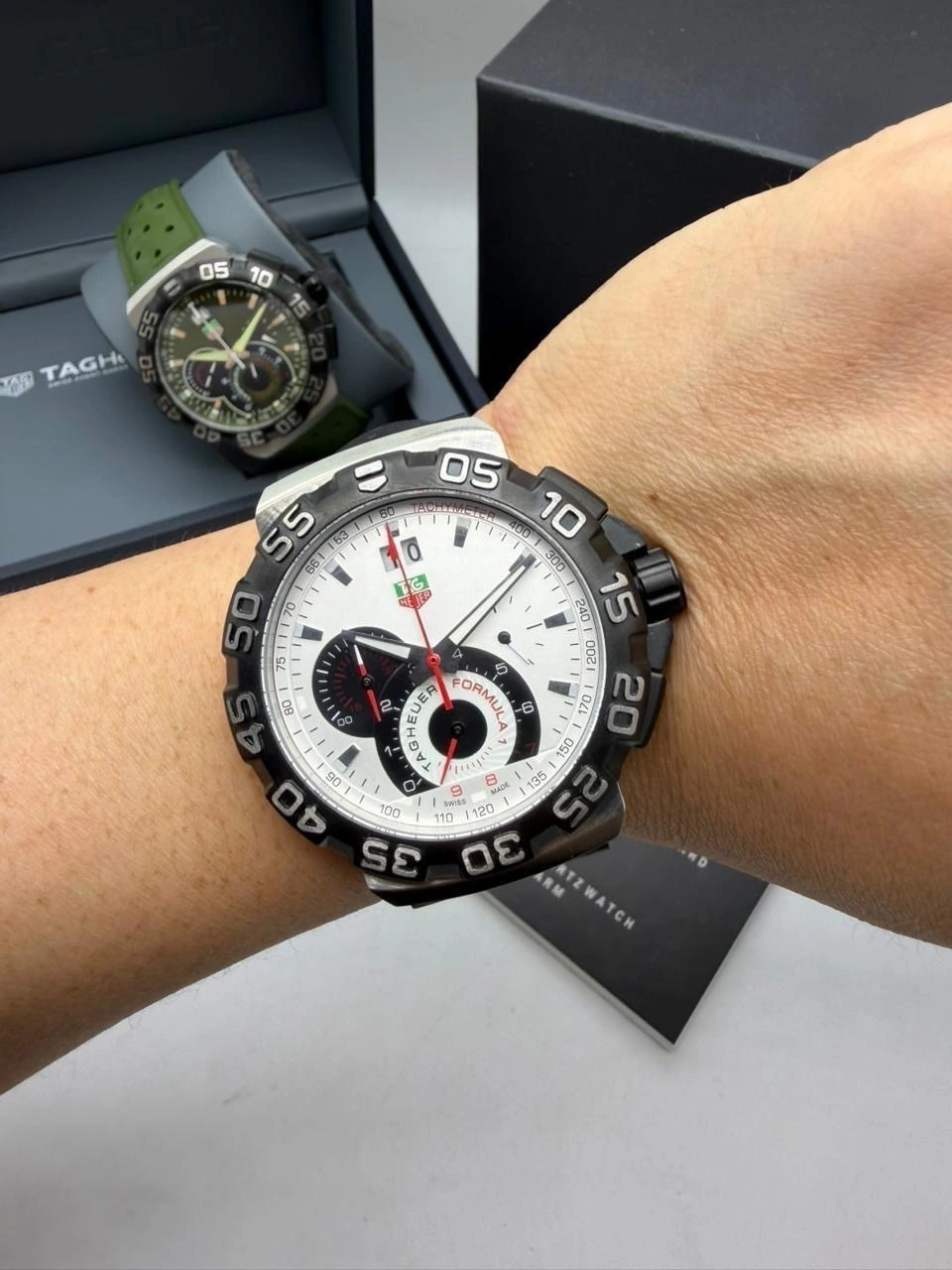 TAG Heuer Fórmula 1 44mm - AÇO MOSTRADOR BRANCO - SILICONE - Imagem 3