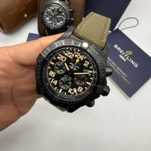 Breitling Avenger Hurricane 50mm - Aço black Mostrador Preto - Nylon