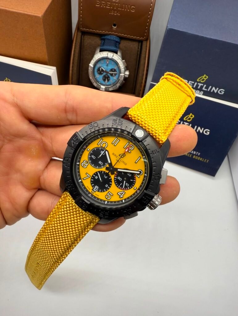 Breitling Avengers Night Mission 44mm - Mostrador Amarelo - Pulseira Nylon Amarela