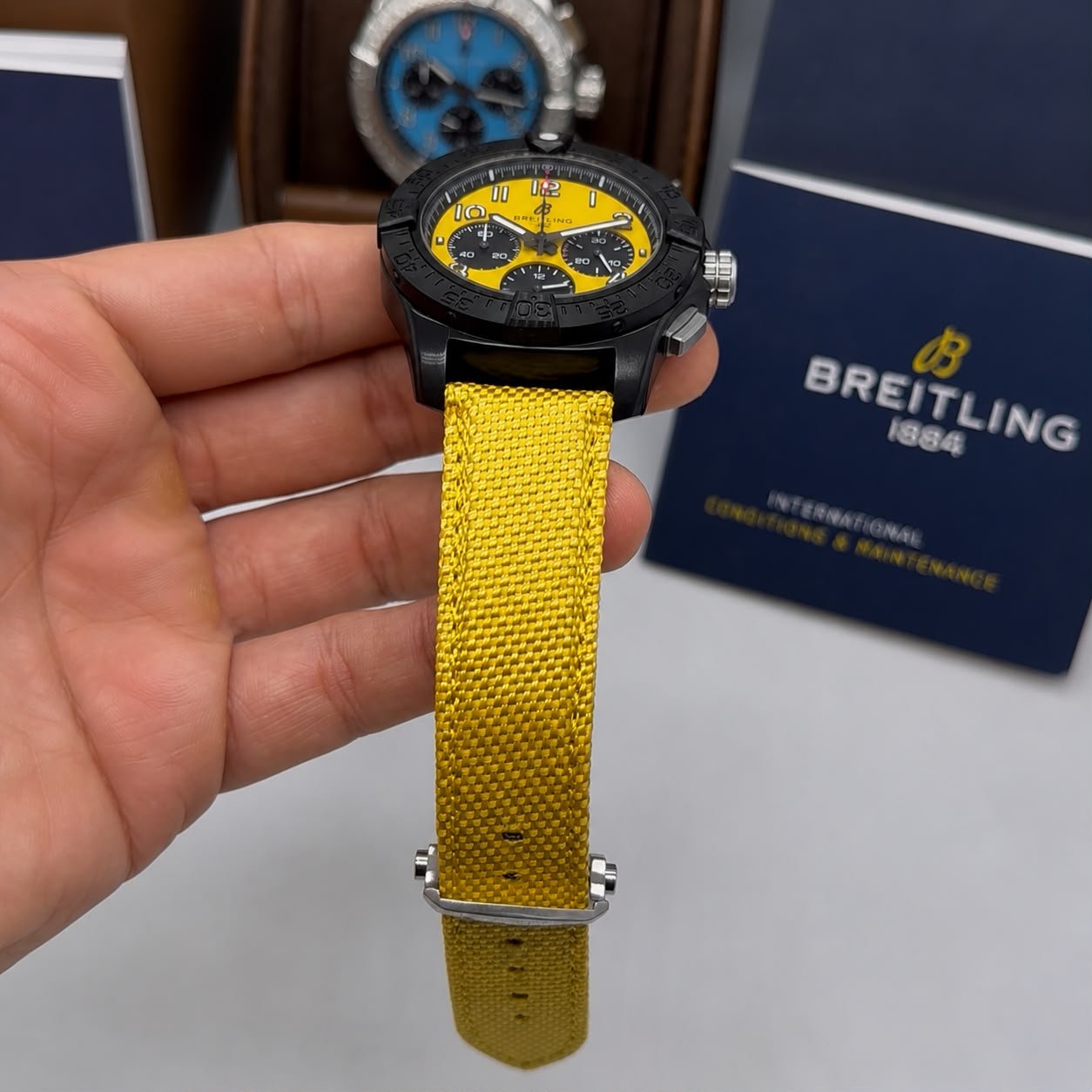 Breitling Avengers Night Mission 44mm - Mostrador Amarelo - Pulseira Nylon Amarela - Imagem 5