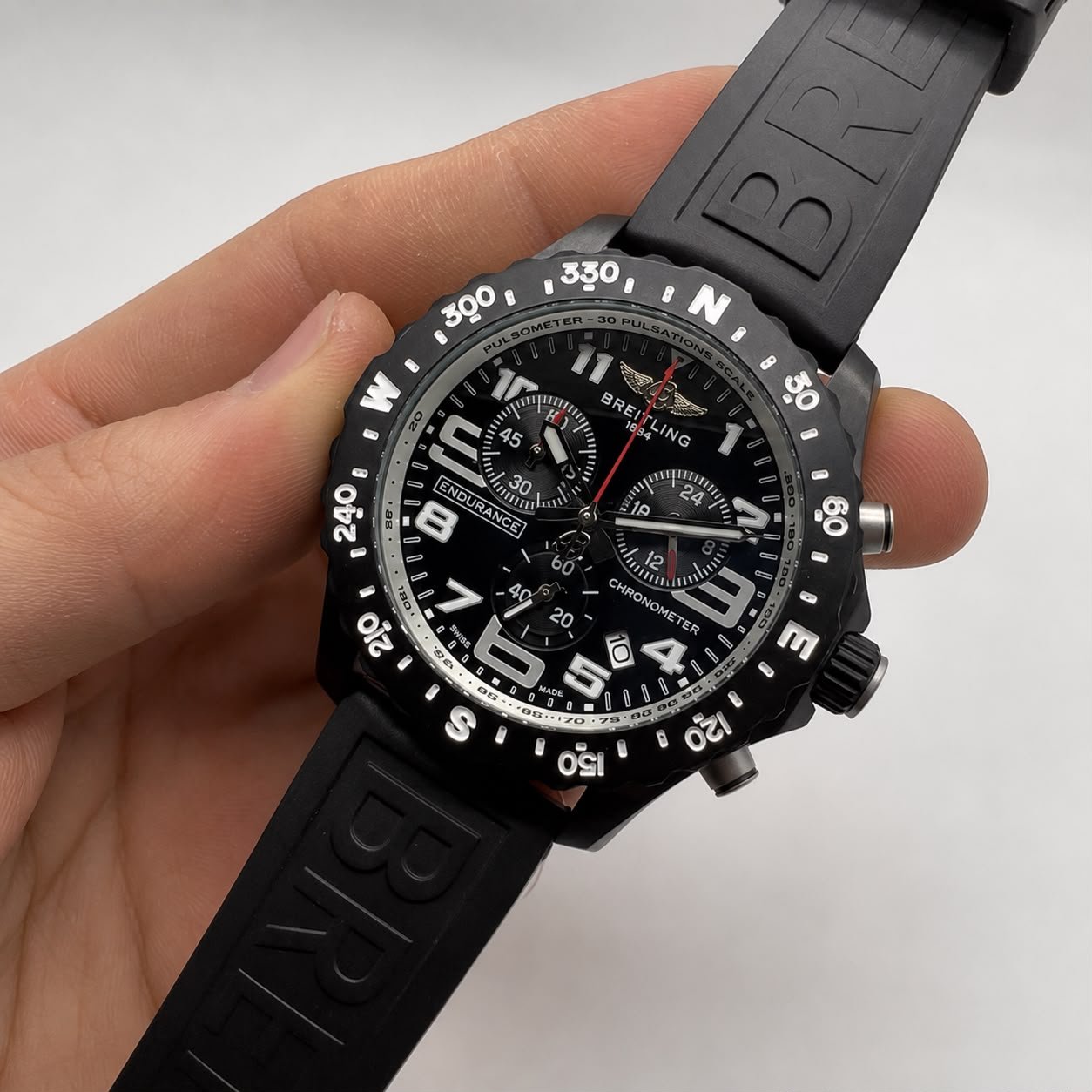Breitling Endurance Pro 44mm - OxiBlack Mostrador Preto - Silicone