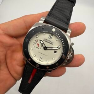 Panerai Submersible Luna Rossa - 47mm - Aço Mostrador Branco - SILICONE E NYLON