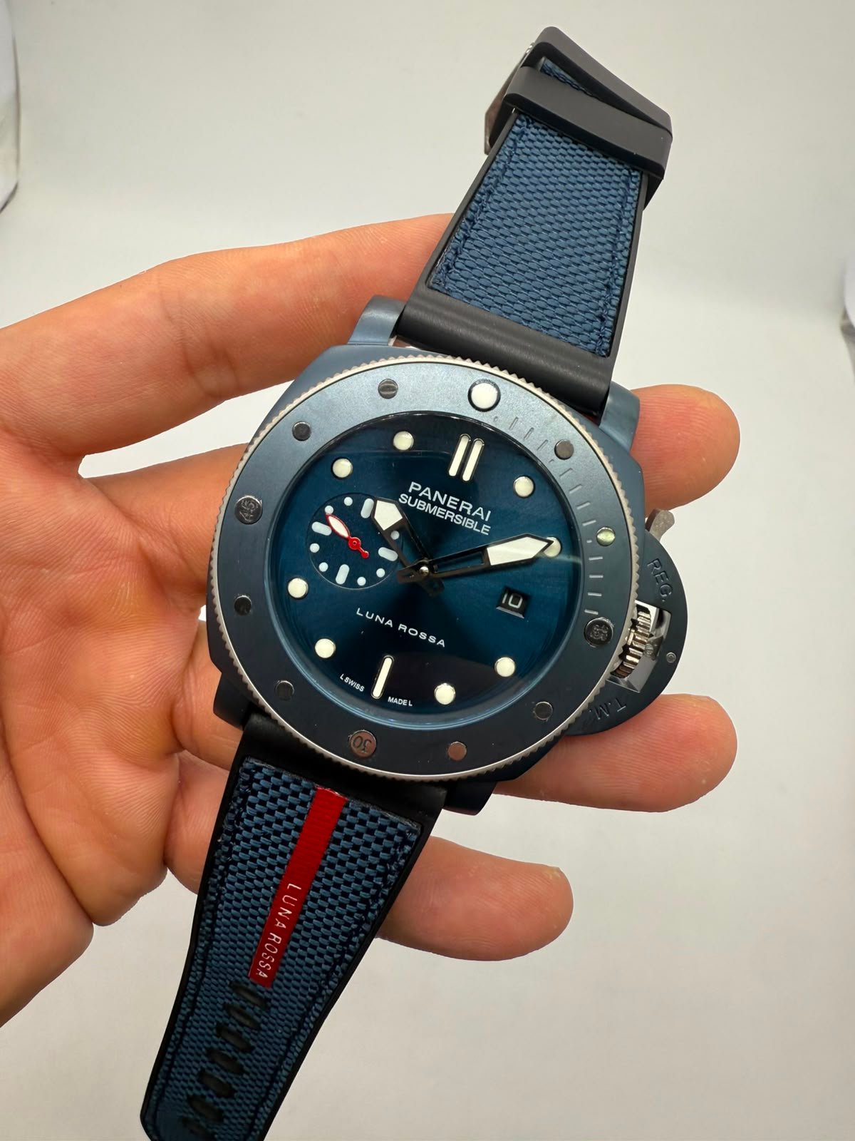 Panerai Submersible Luna Rossa - 47mm - Aço Mostrador Azul - SILICONE E NYLON