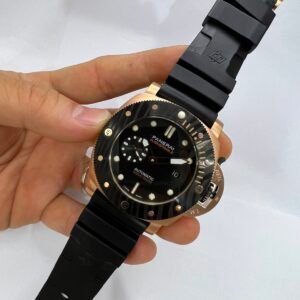 Panerai Submersible Luna Rossa 47mm - Aço Mostrador preto - borracha