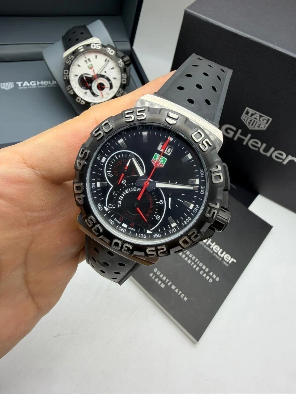 TAG Heuer Fórmula 1 44mm - AÇO MOSTRADOR PRETO - SILICONE