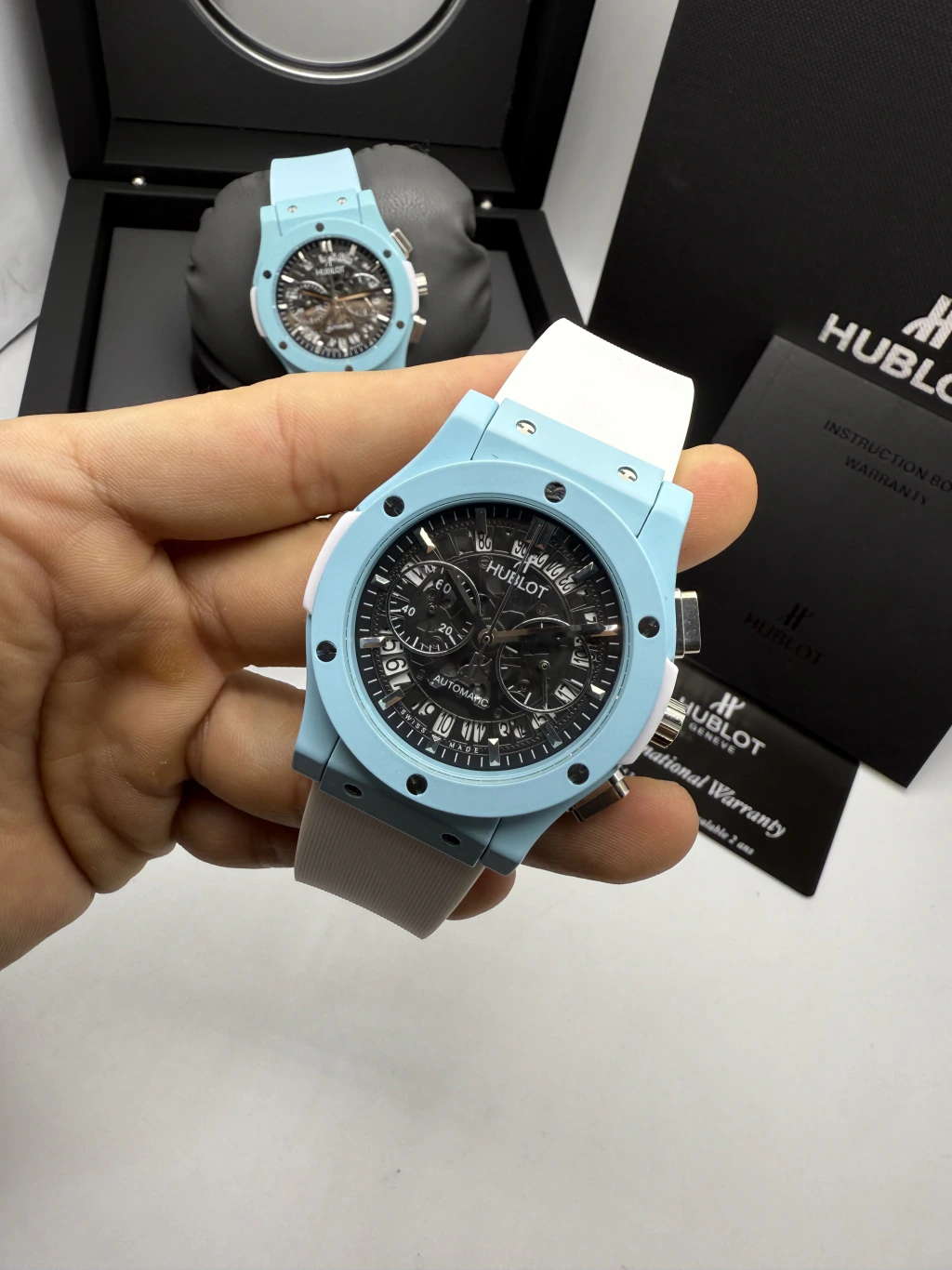 Hublot Classic Chrono 45mm - AÇO AZUL MOSTRADOR SKELETON PRETO - SILICONE
