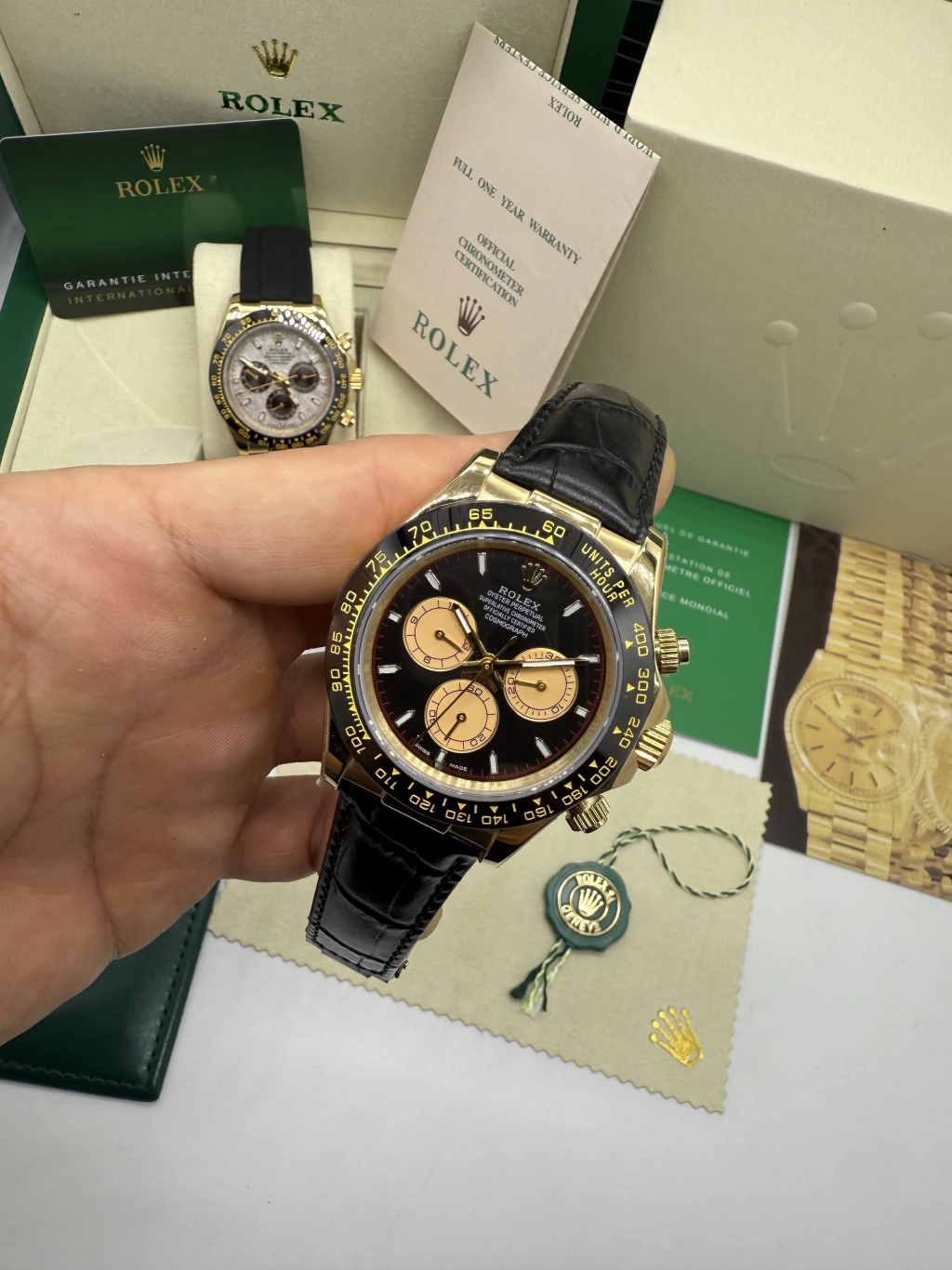 Daytona 40mm - AÇO DOURADO MOSTRADOR PRETO - COURO
