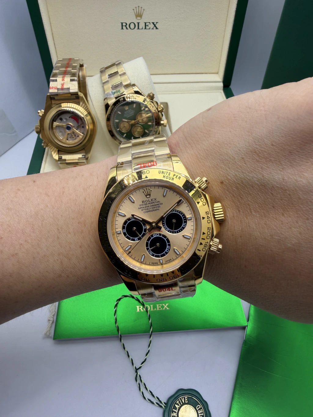 Daytona 40mm - AÇO DOURADO MOSTRADOR DOURADO - FUNDO DE VIDRO