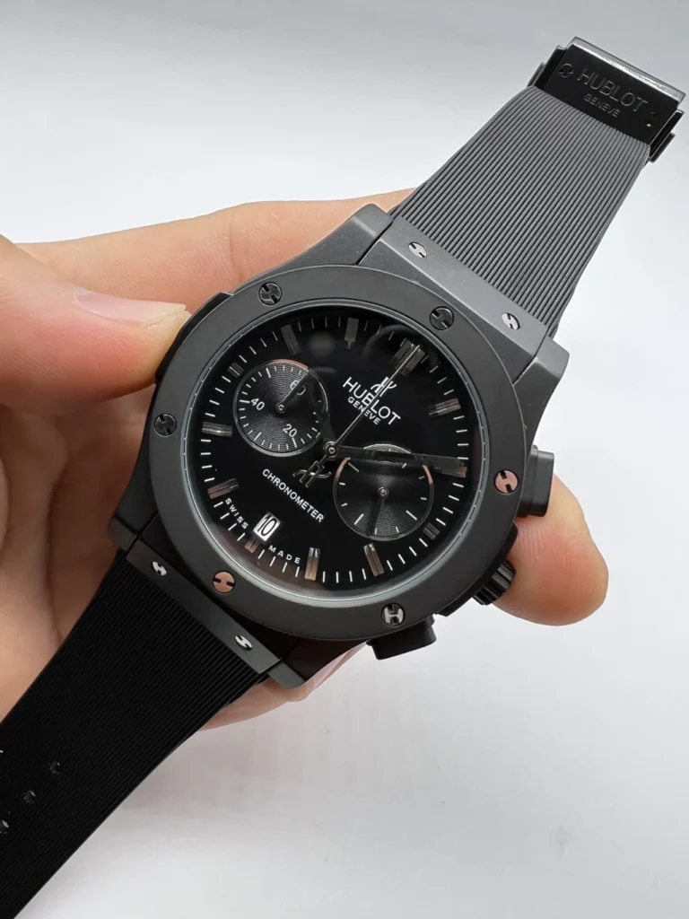 Hublot Classic Fusion 42mm - AÇO PRETO MOSTRADOR PRETO - SILICONE