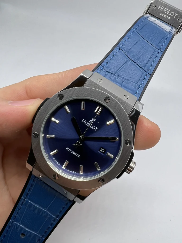 Hublot Classic Fusion 42mm - AÇO PRETO MOSTRADOR AZUL - SILICONE E COURO