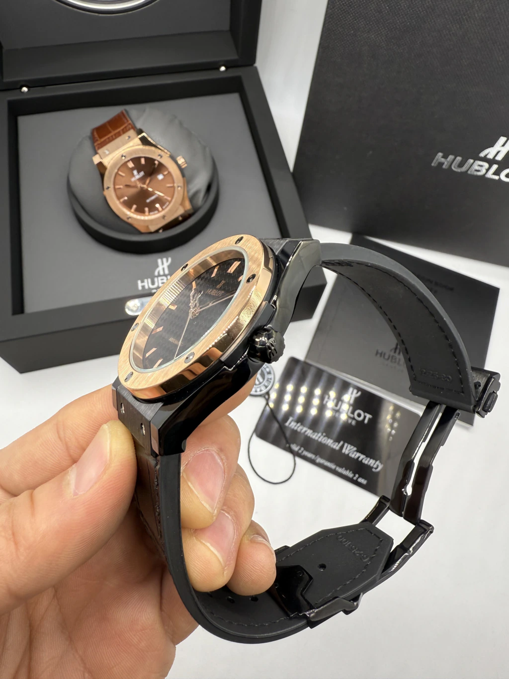 Hublot Classic Fusion 42mm - AÇO PRETO MOSTRADOR PRETO - SILICONE E COURO - Imagem 2