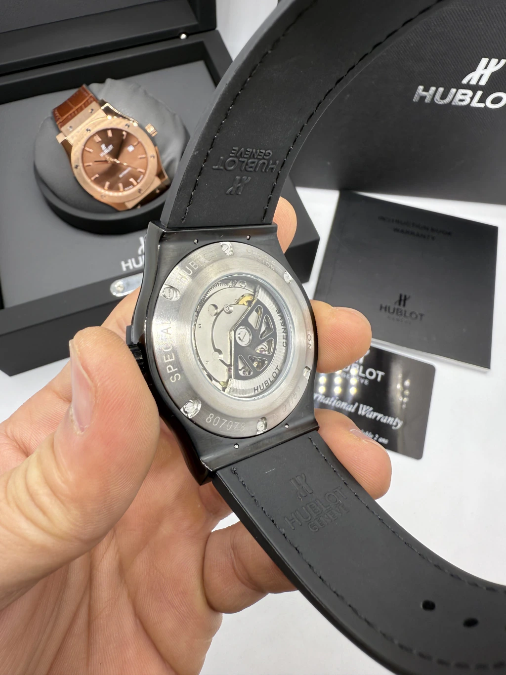 Hublot Classic Fusion 42mm - AÇO PRETO MOSTRADOR PRETO - SILICONE E COURO - Imagem 2