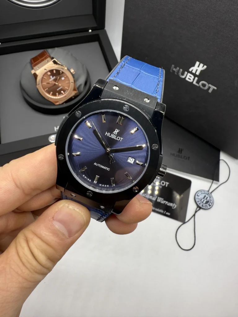 Hublot Classic Fusion 42mm - AÇO PRETO MOSTRADOR AZUL- SILICONE E COURO