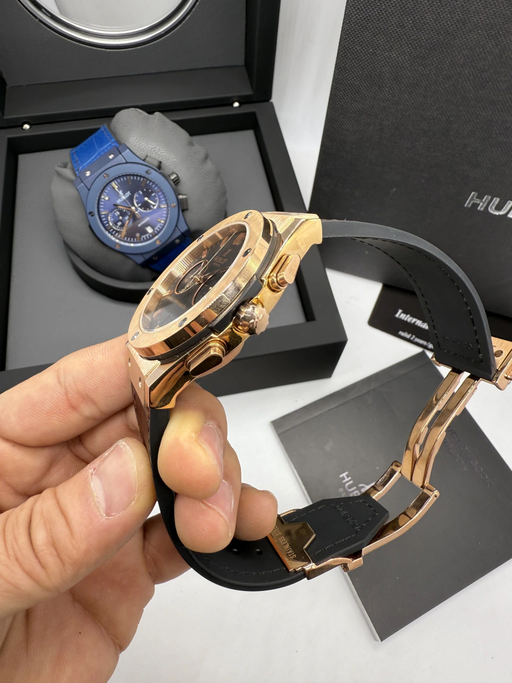 Hublot Classic Fusion 42mm - AÇO PRETO MOSTRADOR PRETO - SILICONE E COURO - Imagem 2