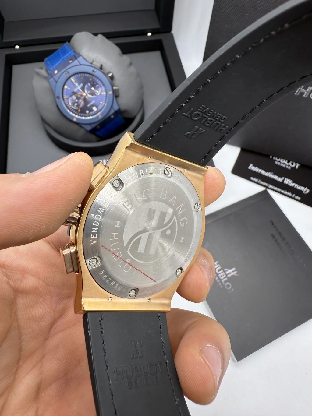 Hublot Classic Fusion 42mm - AÇO PRETO MOSTRADOR PRETO - SILICONE E COURO - Imagem 3