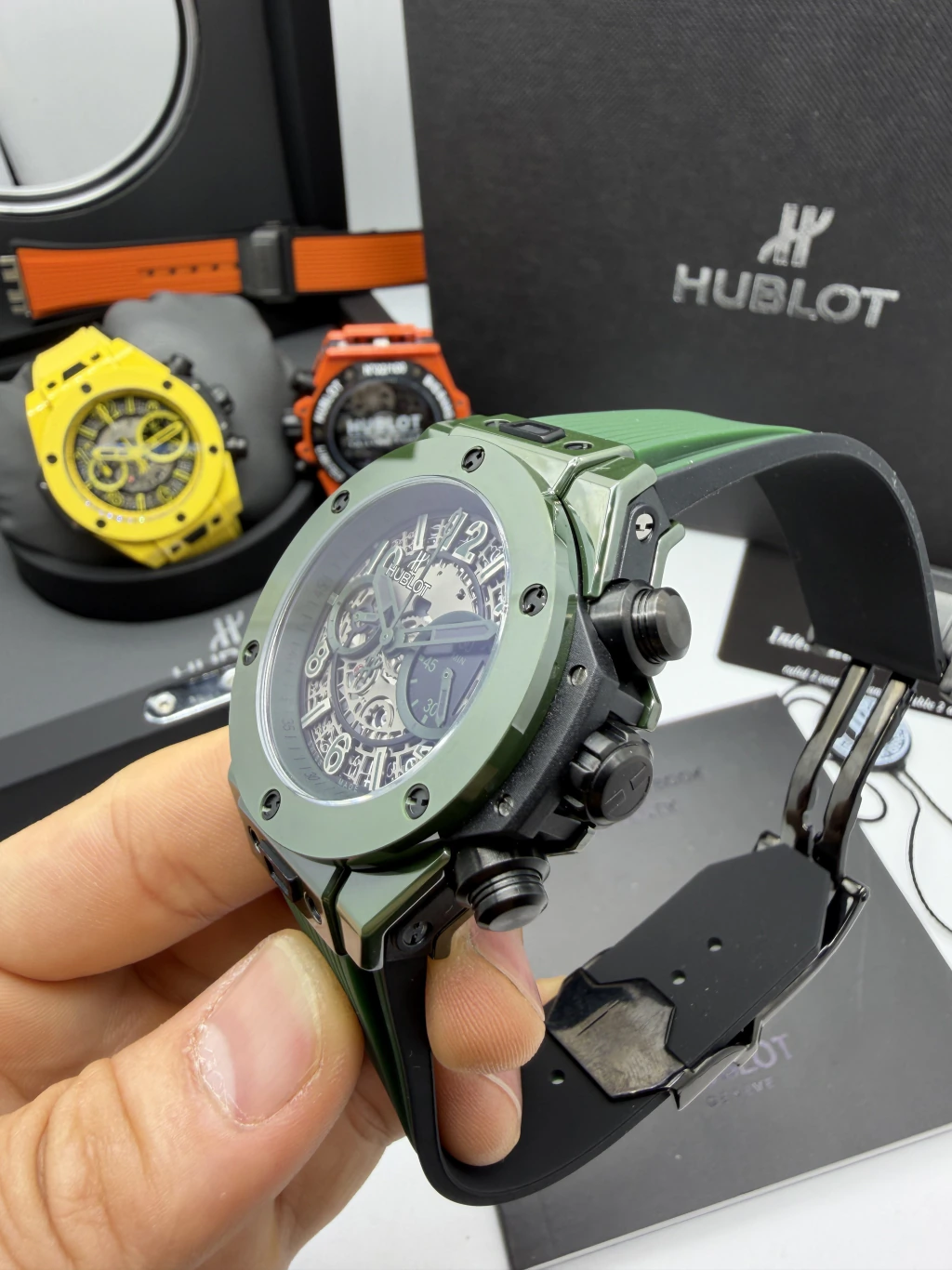 Hublot Big Bang Magic 44mm - AÇO VERDE MOSTRADOR SKELETON - SILICONE - Imagem 2