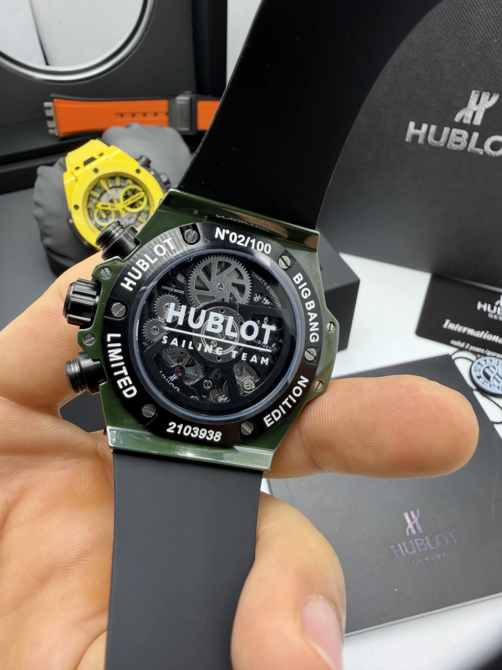 Hublot Big Bang Magic 44mm - AÇO VERDE MOSTRADOR SKELETON - SILICONE - Imagem 3