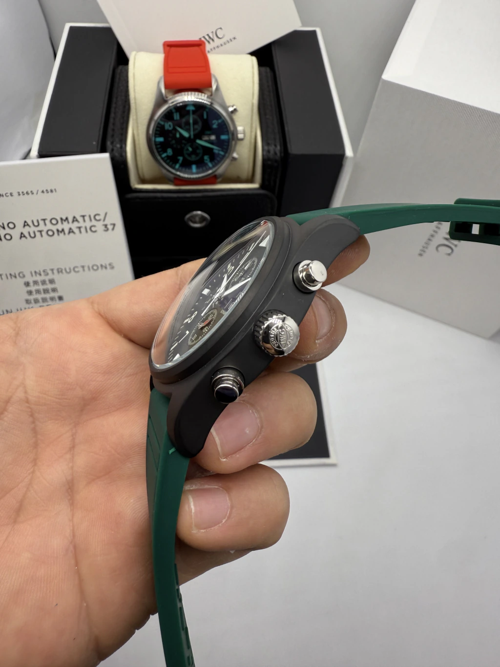 IWC Pilot Chronograph 42mm - AÇO PRETO MOSTRADOR VERDE - SILICONE - Imagem 2