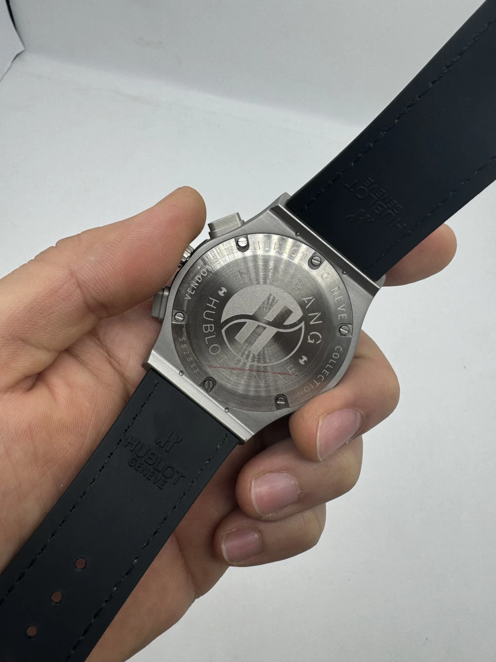 Hublot Classic Chrono 45mm - AÇO MOSTRADOR SKELETON PRETO - SILICONE E COURO - Imagem 2