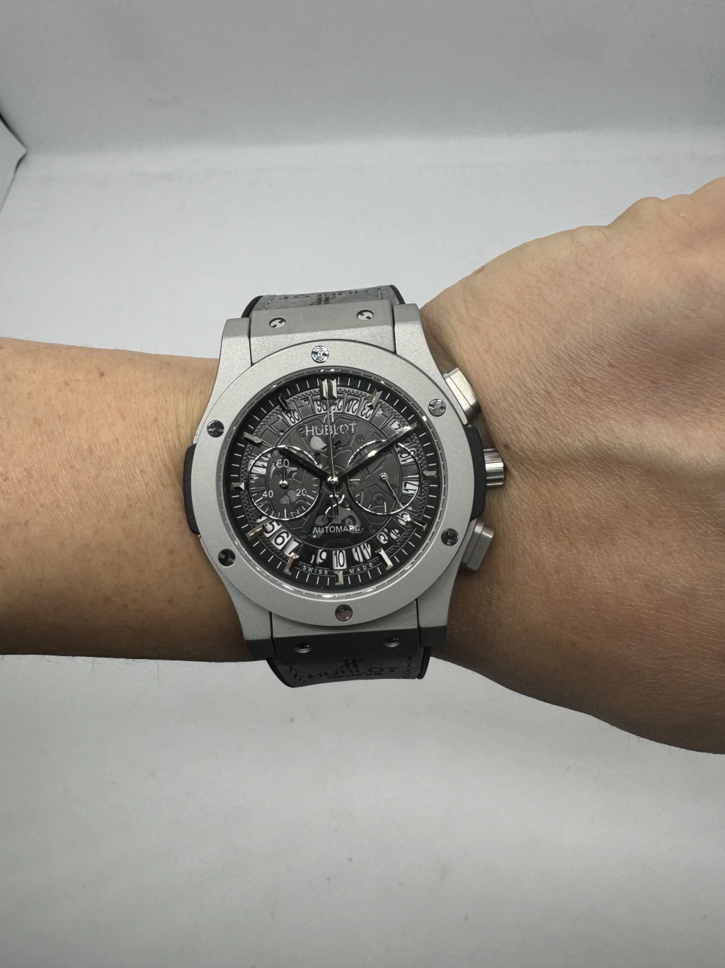 Hublot Classic Chrono 45mm - AÇO MOSTRADOR SKELETON PRETO - SILICONE E COURO - Imagem 4