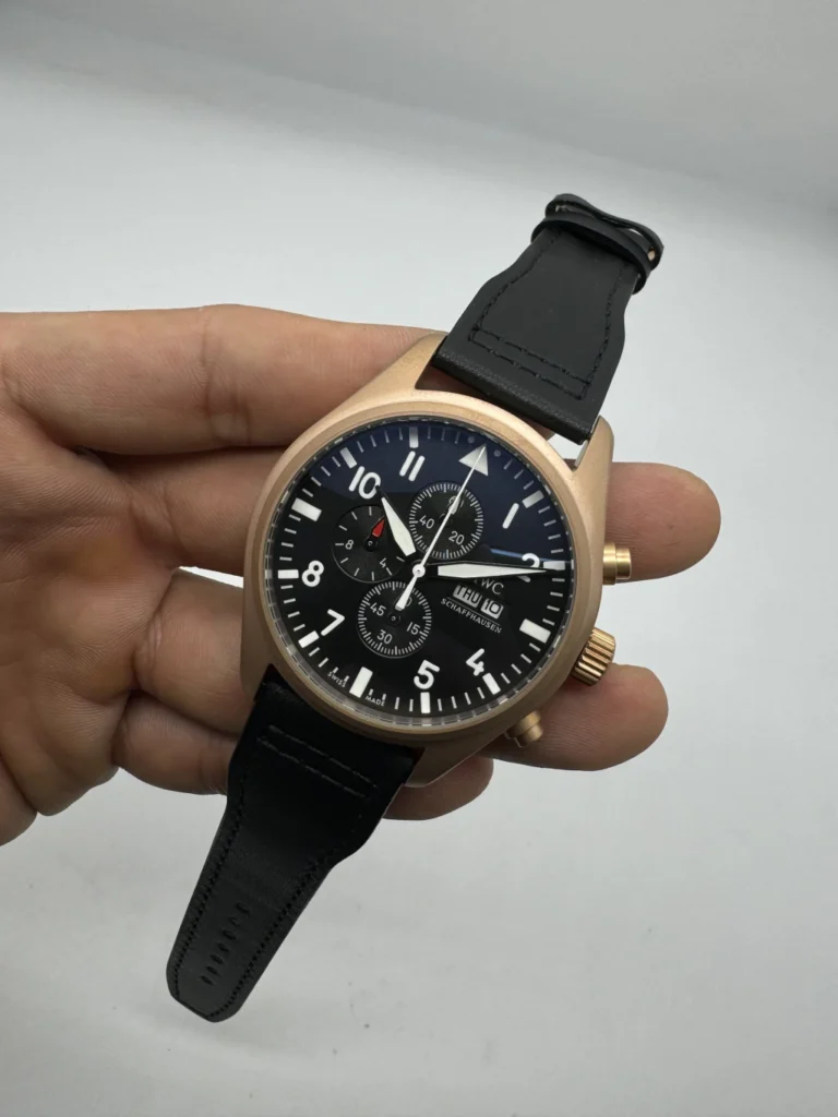 IWC Pilot Chronograph 41mm - AÇO DOURADO MOSTRADOR PRETO - COURO