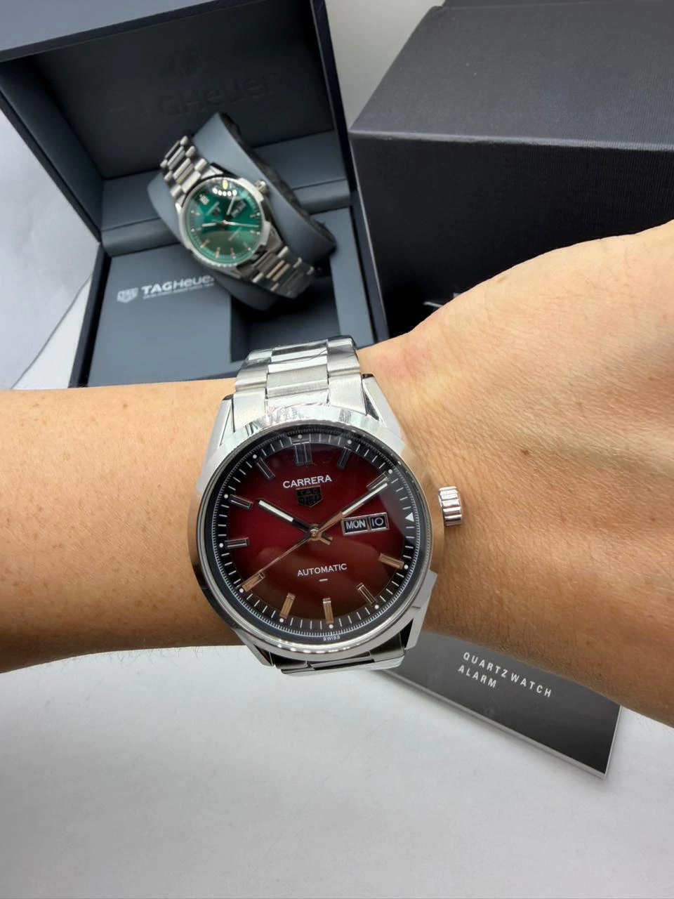 TAG Heuer Carrera Day-Date Calibre 41mm - AÇO MOSTRADOR VERMELHO - Imagem 5