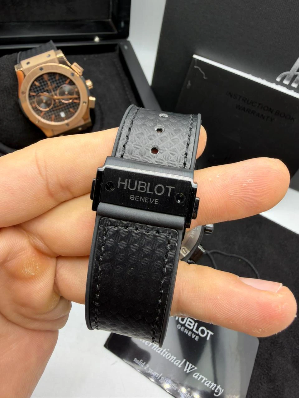 Hublot Classic Fusion 42mm - AÇO PRETO MOSTRADOR PRETO - SILICONE E COURO - Imagem 2