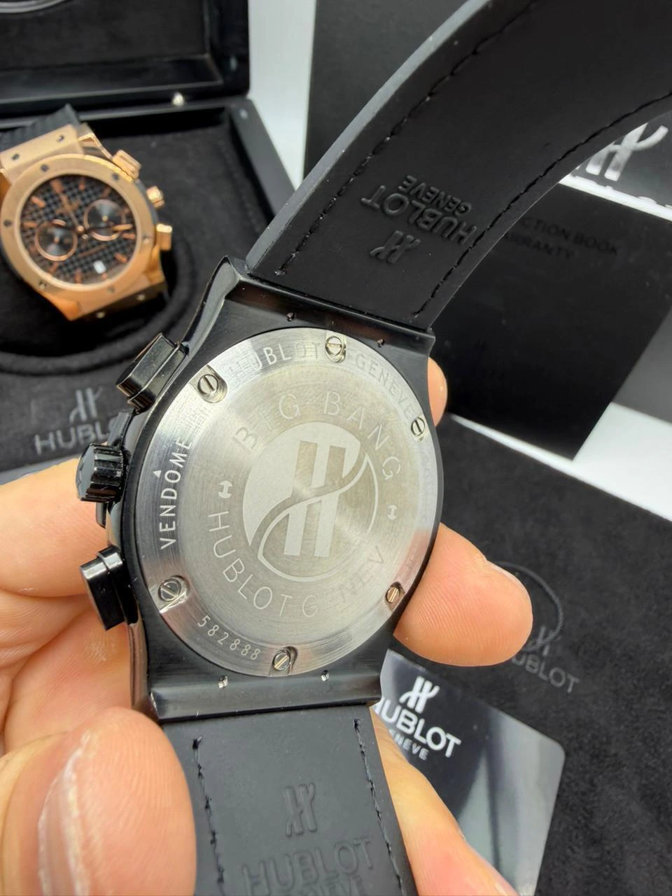 Hublot Classic Fusion 42mm - AÇO PRETO MOSTRADOR PRETO - SILICONE E COURO - Imagem 4