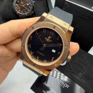 Hublot Classic Fusion 42mm - AÇO ROSE MOSTRADOR PRETO - SILICONE (SIFRA ARABE)
