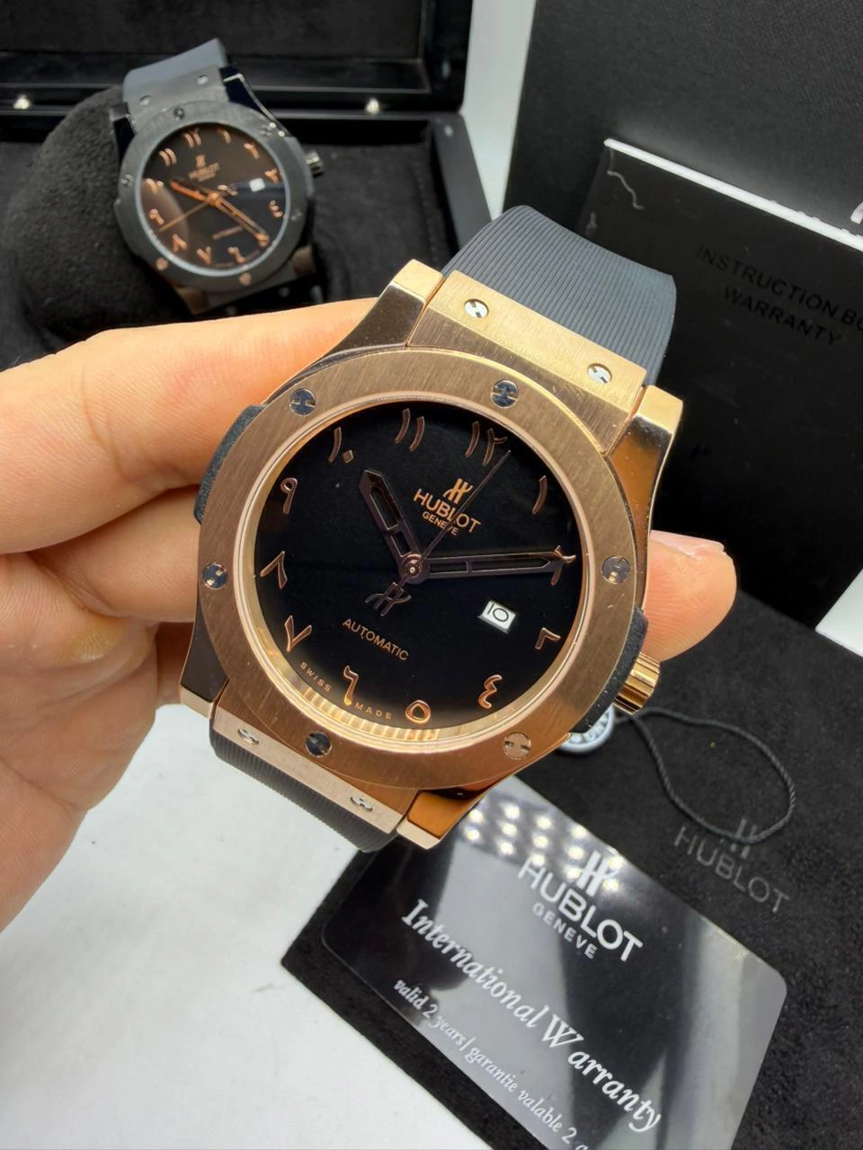Hublot Classic Fusion 42mm - AÇO ROSE MOSTRADOR PRETO - SILICONE (SIFRA ARABE)