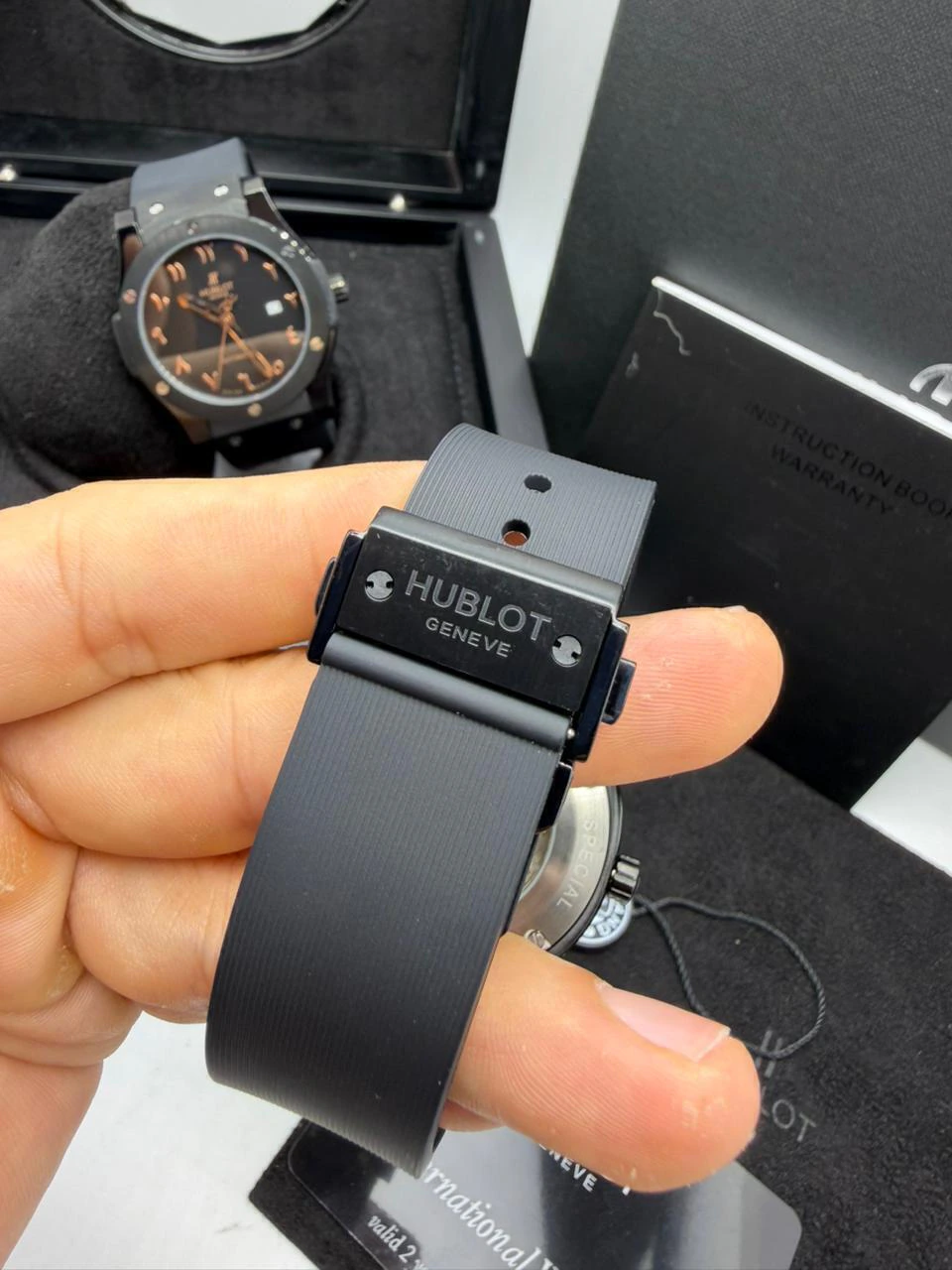 Hublot Classic Fusion 42mm - AÇO PRETO MOSTRADOR PRETO - SILICONE (SIFRA ARABE) - Imagem 4
