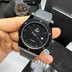 Hublot Classic Fusion 42mm - AÇO PRETO MOSTRADOR PRETO - SILICONE (SIFRA ARABE)