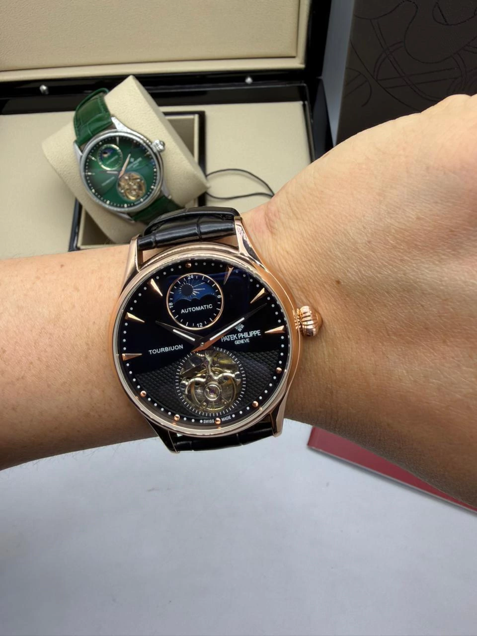 Patek Philippe Tourbillon 42mm - Aço rosé Mostrador Preto - COURO - Imagem 4