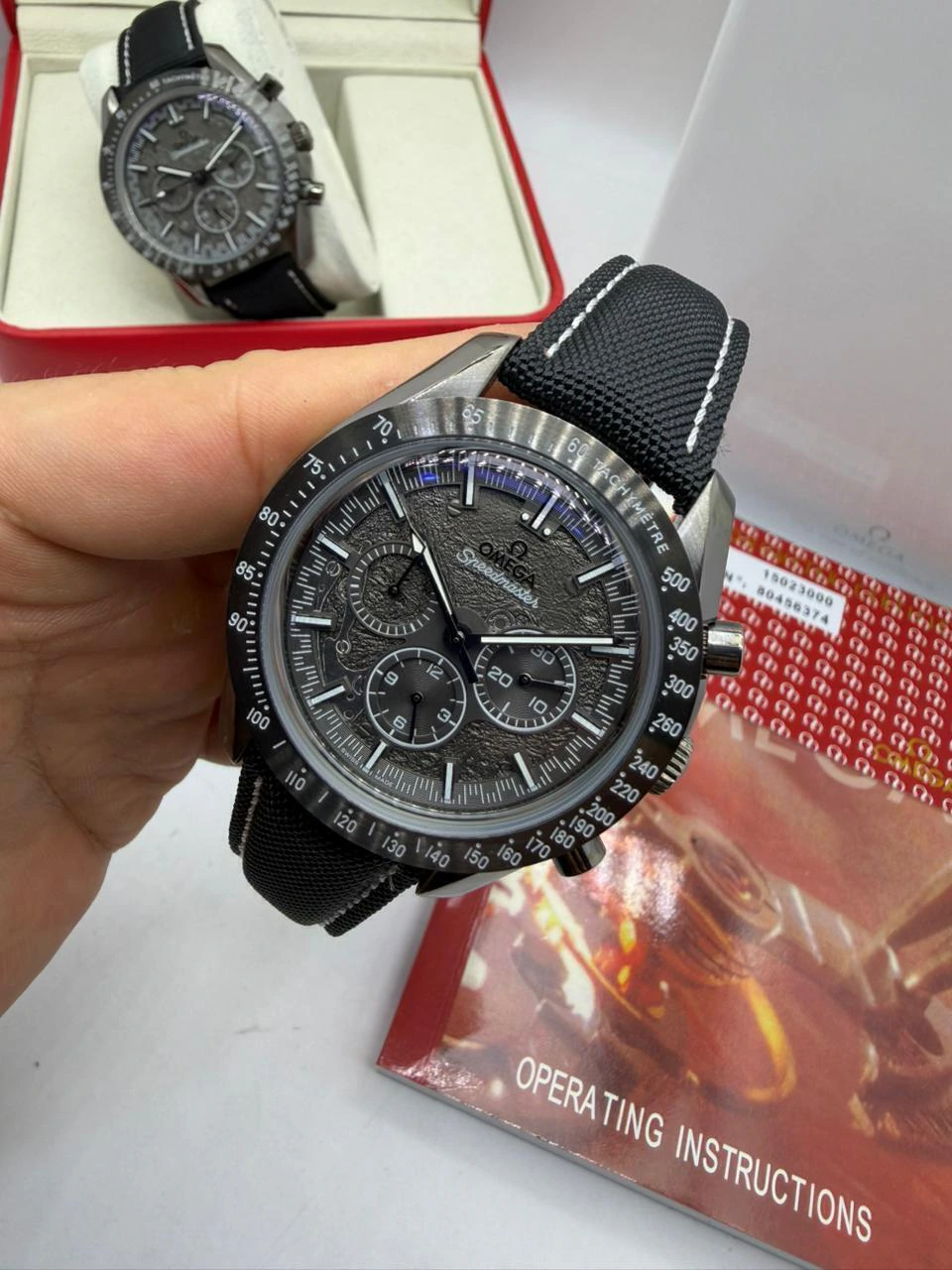 Omega Speedmaster Dark Side Of The Moon Cinza 43mm - Aço black Mostrador Cinza - NYLON
