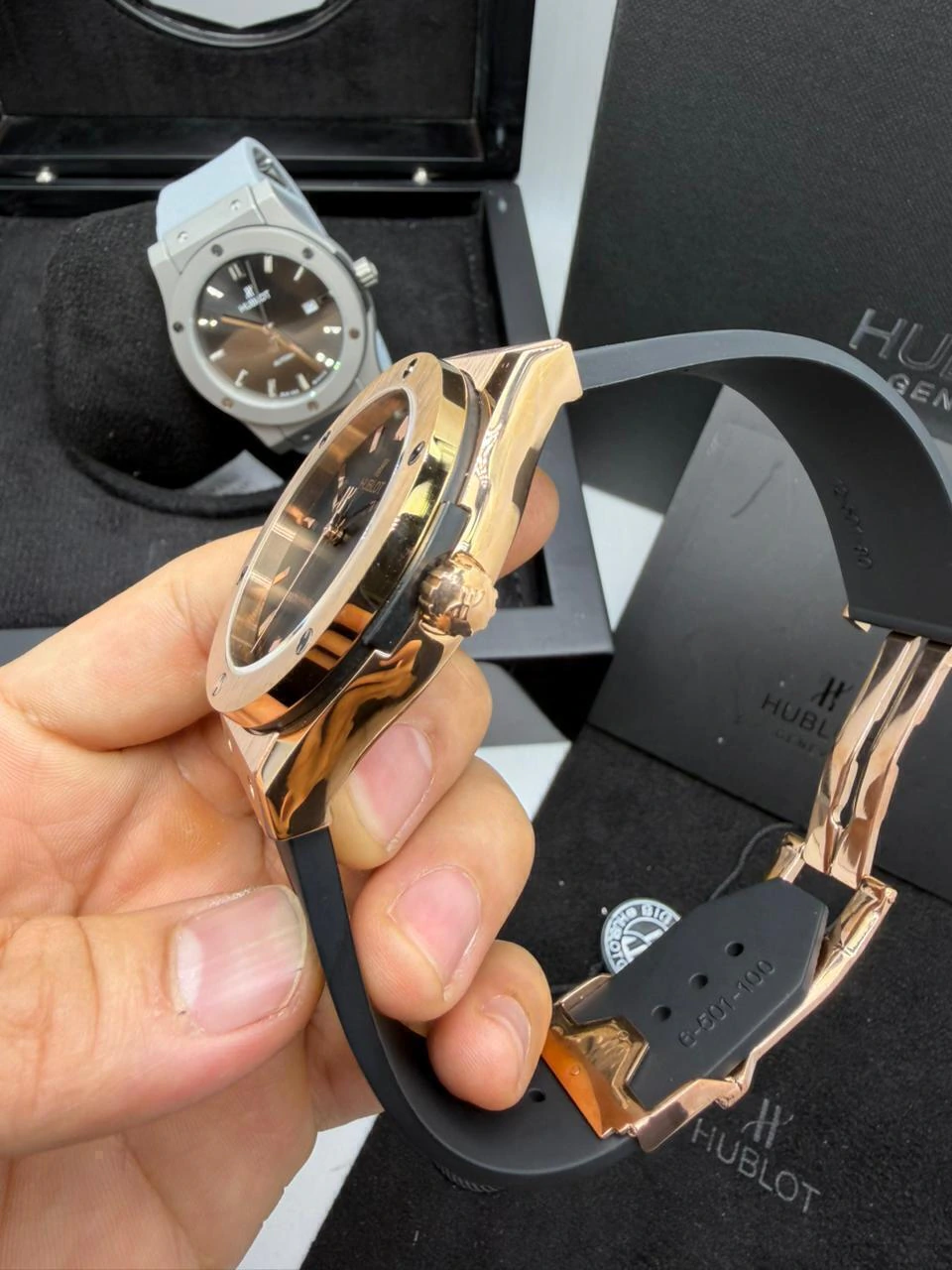 Hublot Classic Fusion 42mm - AÇO ROSE MOSTRADOR PRETO - SILICONE - Imagem 2