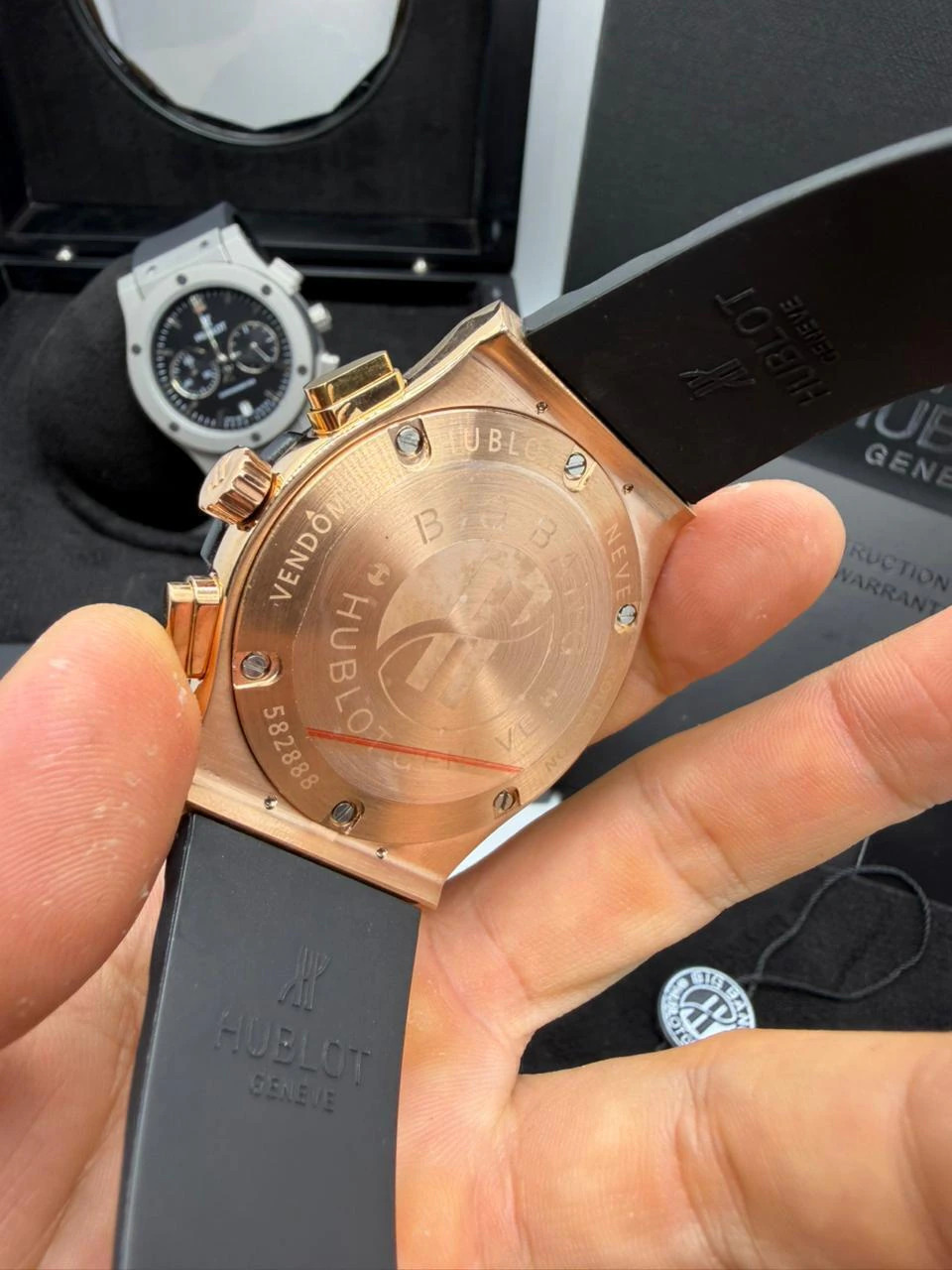 Hublot Classic Fusion 42mm - AÇO ROSE MOSTRADOR LARANJA - SILICONE - Imagem 2