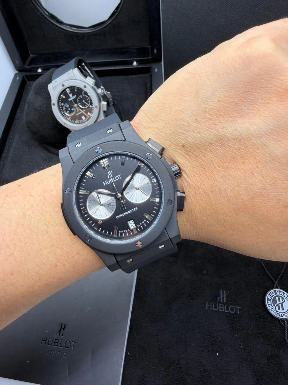 Hublot Classic Fusion 42mm - AÇO PRETO MOSTRADOR PRETO - SILICONE - Imagem 2