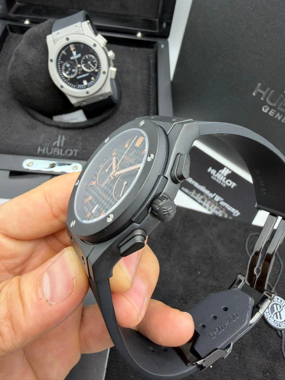 Hublot Classic Fusion 42mm - AÇO PRETO MOSTRADOR PRETO - SILICONE - Imagem 2