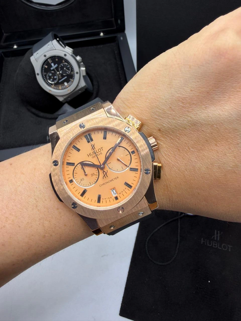 Hublot Classic Fusion 42mm - AÇO ROSE MOSTRADOR LARANJA - SILICONE