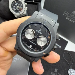 Hublot Classic Fusion 42mm - AÇO PRETO MOSTRADOR PRETO - SILICONE