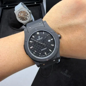Hublot Classic Fusion 42mm - AÇO PRETO MOSTRADOR PRETO - SILICONE E COURO