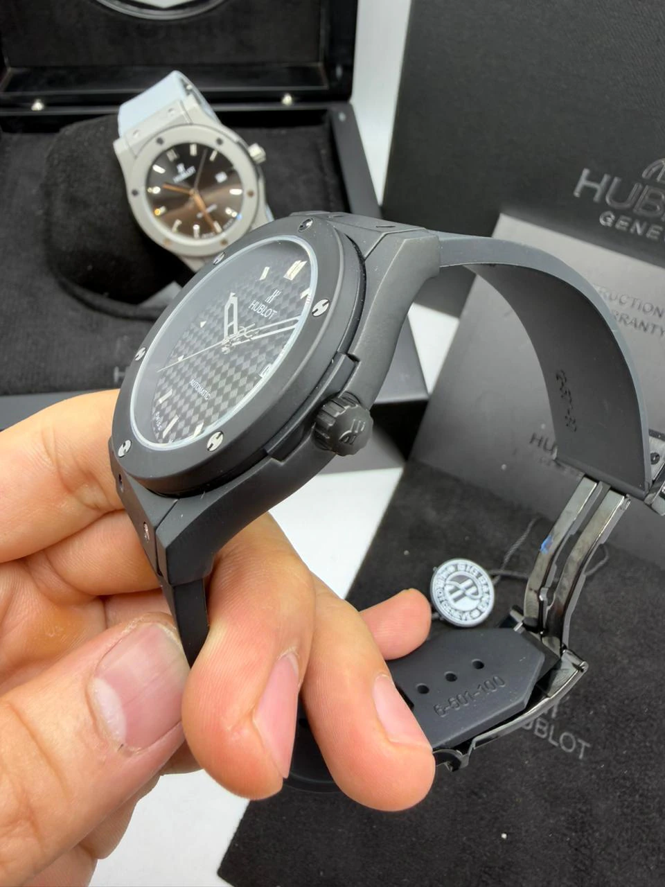 Hublot Classic Fusion 42mm - AÇO PRETO MOSTRADOR PRETO - SILICONE E COURO - Imagem 5