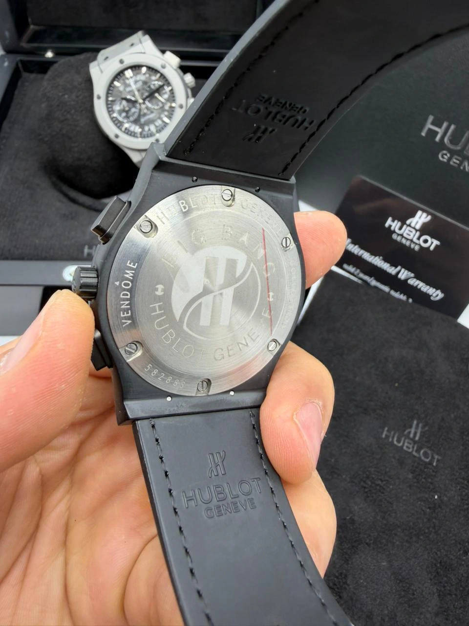 Hublot Classic Chrono 45mm - AÇO PRETO MOSTRADOR SKELETON PRETO - SILICONE E COURO - Imagem 2