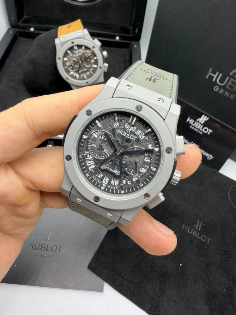 Hublot Classic Chrono 45mm - AÇO MOSTRADOR SKELETON PRETO - SILICONE E COURO