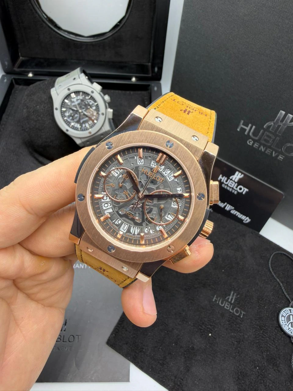 Hublot Classic Chrono 45mm - AÇO ROSE MOSTRADOR SKELETON PRETO - SILICONE E COURO