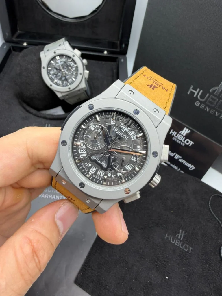 Hublot Classic Chrono 45mm - AÇO MOSTRADOR SKELETON PRETO - SILICONE E COURO