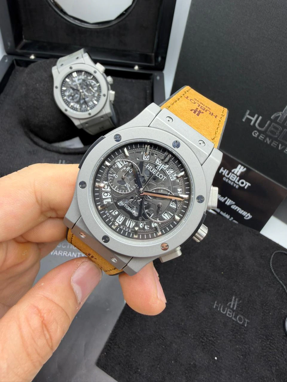 Hublot Classic Chrono 45mm - AÇO MOSTRADOR SKELETON PRETO - SILICONE E COURO