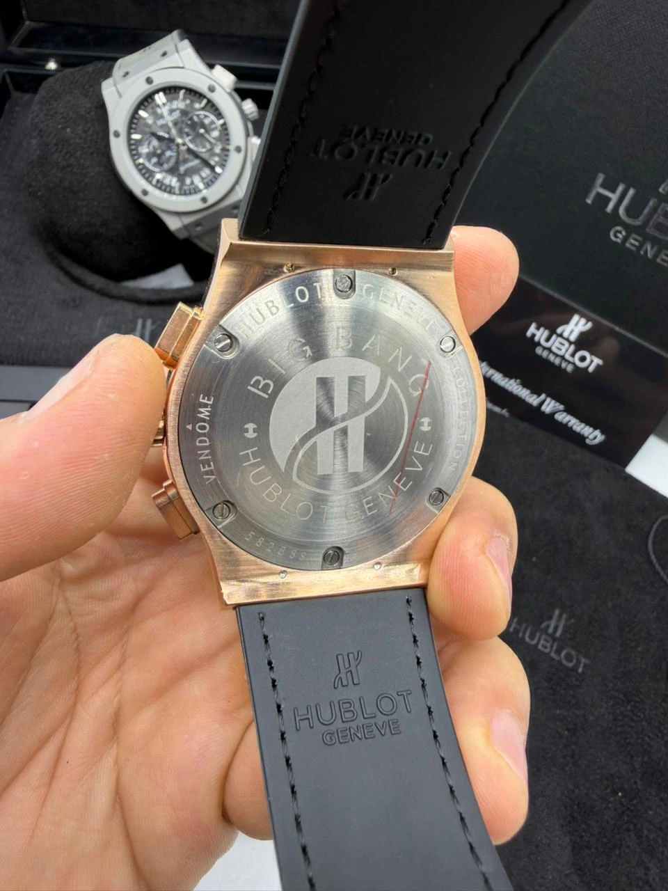 Hublot Classic Chrono 45mm - AÇO ROSE MOSTRADOR SKELETON PRETO - SILICONE E COURO - Imagem 3