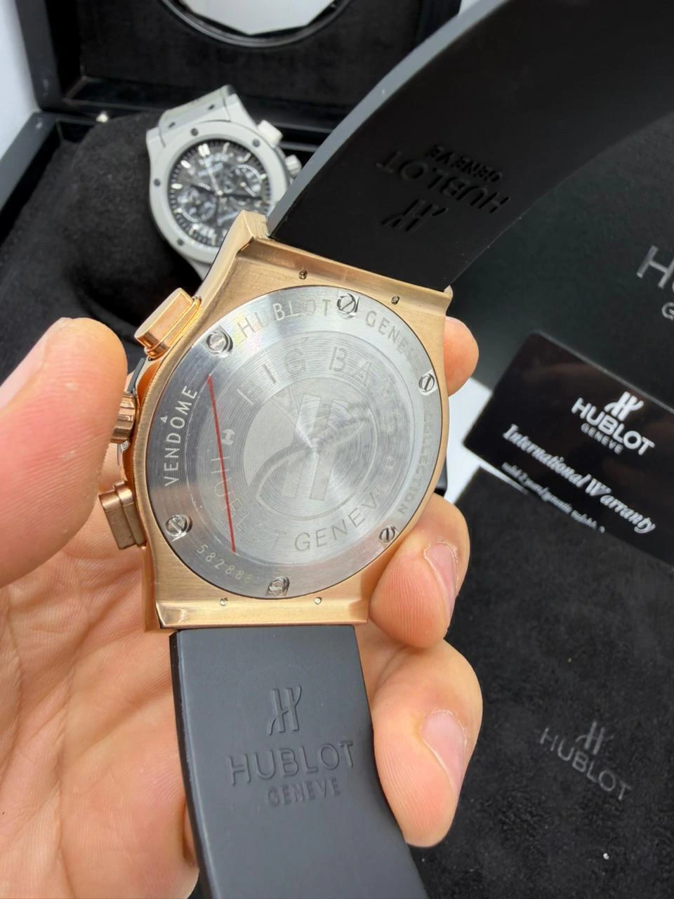 Hublot Classic Chrono 45mm - AÇO ROSE MOSTRADOR SKELETON PRETO - SILICONE - Imagem 2