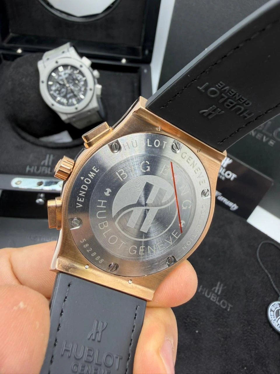 Hublot Classic Chrono 45mm - AÇO ROSE MOSTRADOR SKELETON PRETO - SILICONE - Imagem 3